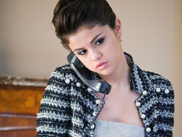 Selena-Wallpaper-selena-gomez-23276537-1024-768