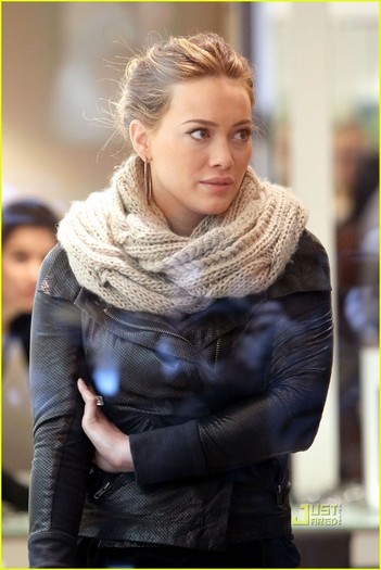 hilary-duff-chanel-hermes-shopping-spree-paris-04