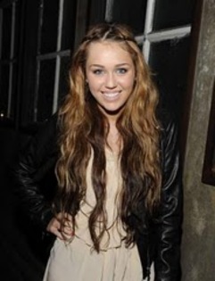 Miley Cyrus At Hannah Montana Forever Party - poze cu miley cyrus