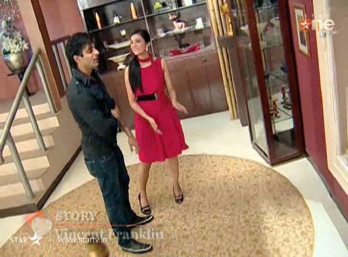 EYBjV - DILL MILL GAYYE KaSh as ArSh Hotel Lobby Scene Capz