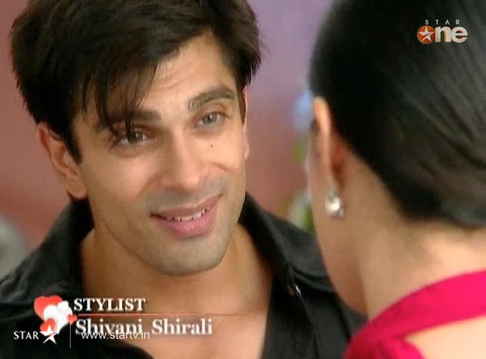 pK6jg - DILL MILL GAYYE KaSh as ArSh Hotel Lobby Scene Capz