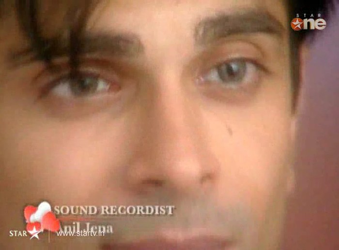 Xc7BV - DILL MILL GAYYE KaSh as ArSh Hotel Lobby Scene Capz