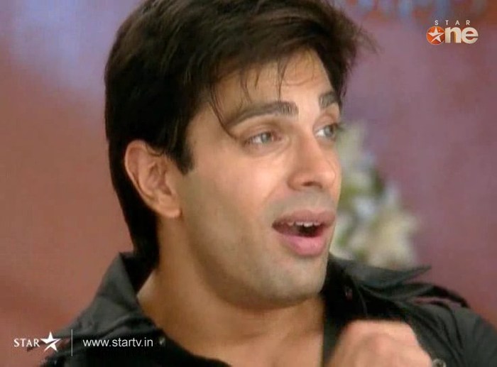 WkoC0 - DILL MILL GAYYE KaSh as ArSh Hotel Lobby Scene Capz