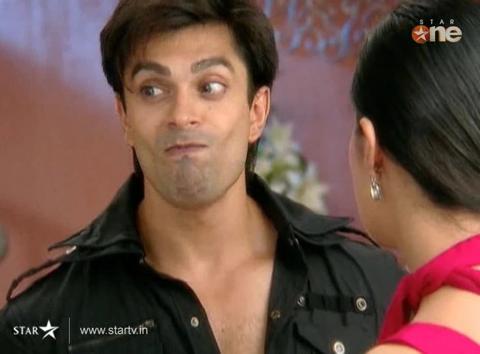 8Oae9 - DILL MILL GAYYE KaSh as ArSh Hotel Lobby Scene Capz