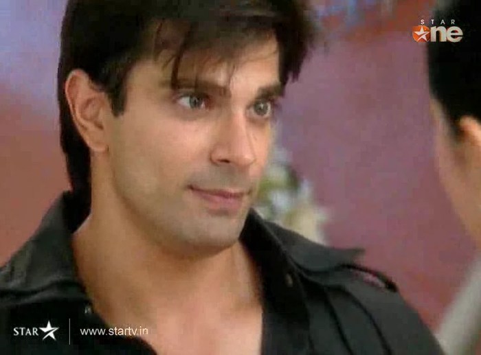 W9DQv - DILL MILL GAYYE KaSh as ArSh Hotel Lobby Scene Capz