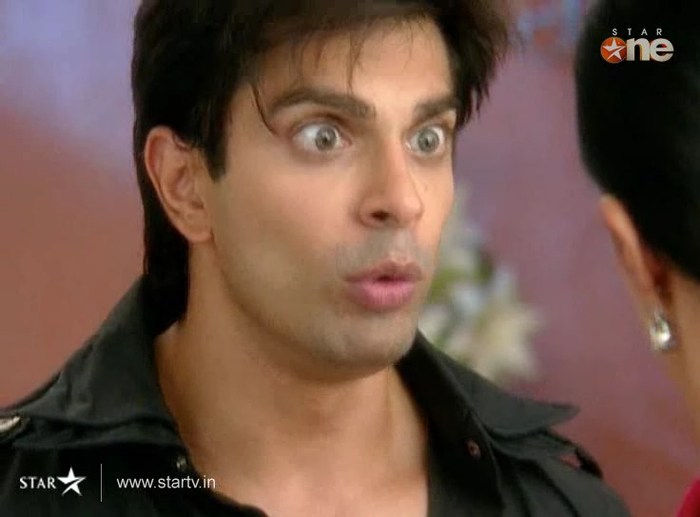 yiz4j - DILL MILL GAYYE KaSh as ArSh Hotel Lobby Scene Capz