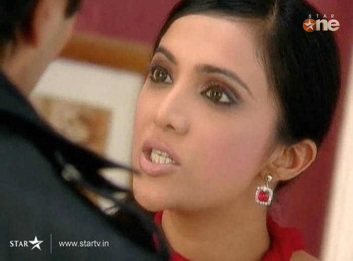 1Wchs - DILL MILL GAYYE KaSh as ArSh Hotel Lobby Scene Capz