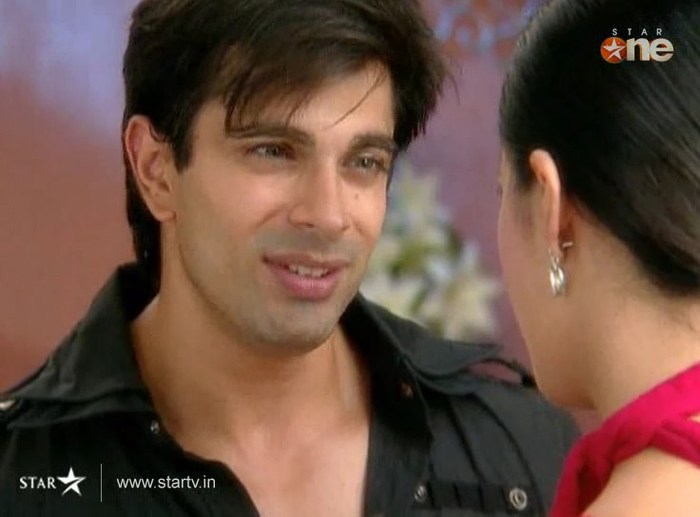 6ZE7G - DILL MILL GAYYE KaSh as ArSh Hotel Lobby Scene Capz