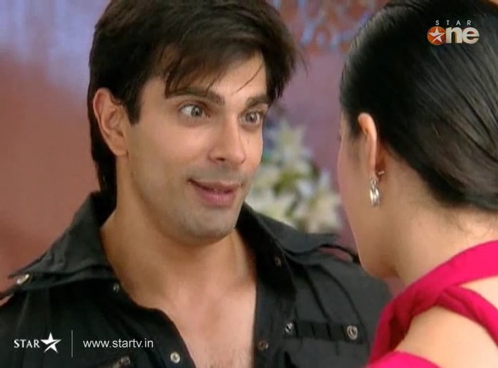 MN18D - DILL MILL GAYYE KaSh as ArSh Hotel Lobby Scene Capz