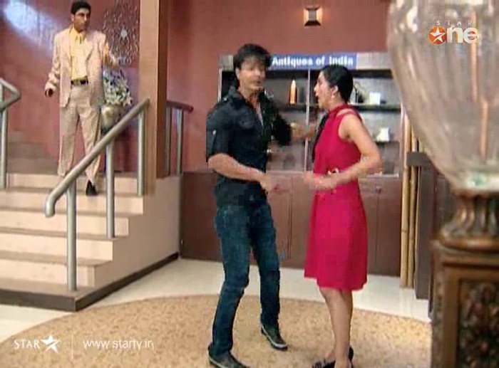 4vrWN - DILL MILL GAYYE KaSh as ArSh Hotel Lobby Scene Capz