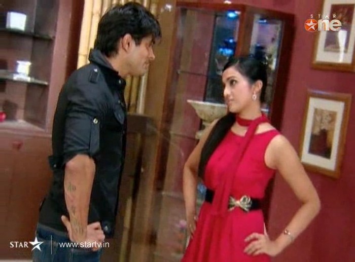 bQYVN - DILL MILL GAYYE KaSh as ArSh Hotel Lobby Scene Capz