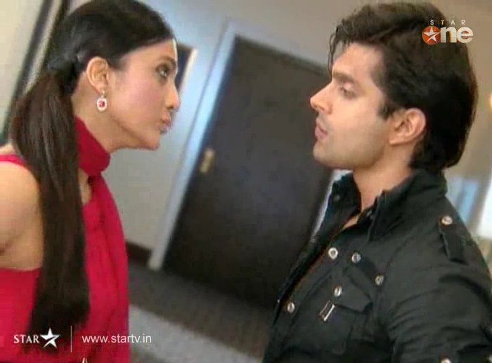eTlg1 - DILL MILL GAYYE KaSh as ArSh Hotel Lobby Scene Capz