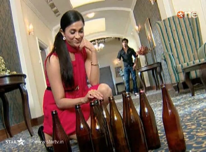 NBoVt - DILL MILL GAYYE KaSh as ArSh Hotel Lobby Scene Capz