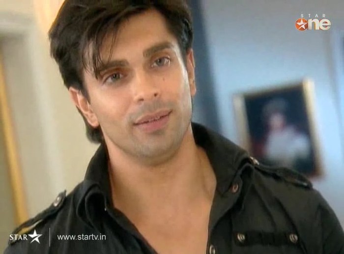 GQxwz - DILL MILL GAYYE KaSh as ArSh Hotel Lobby Scene Capz