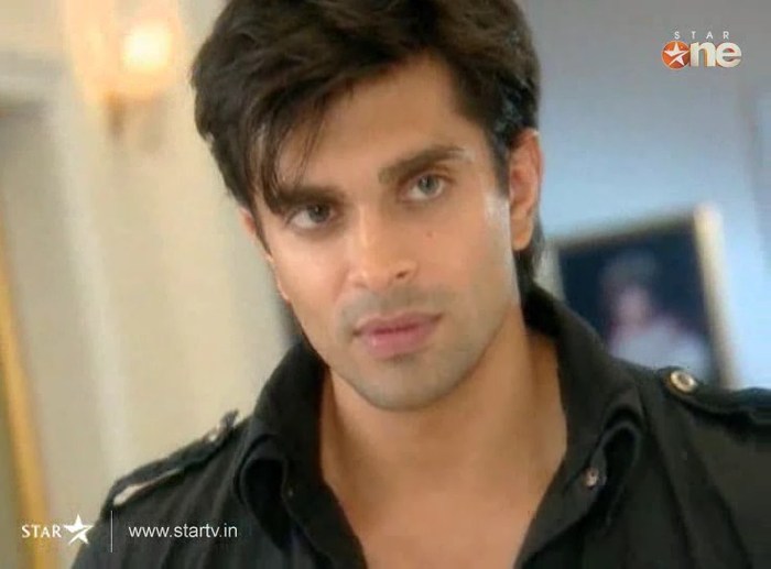 yecii - DILL MILL GAYYE KaSh as ArSh Hotel Lobby Scene Capz