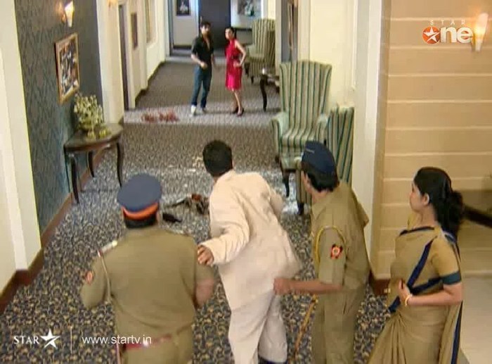 a7eC0 - DILL MILL GAYYE KaSh as ArSh Hotel Lobby Scene Capz