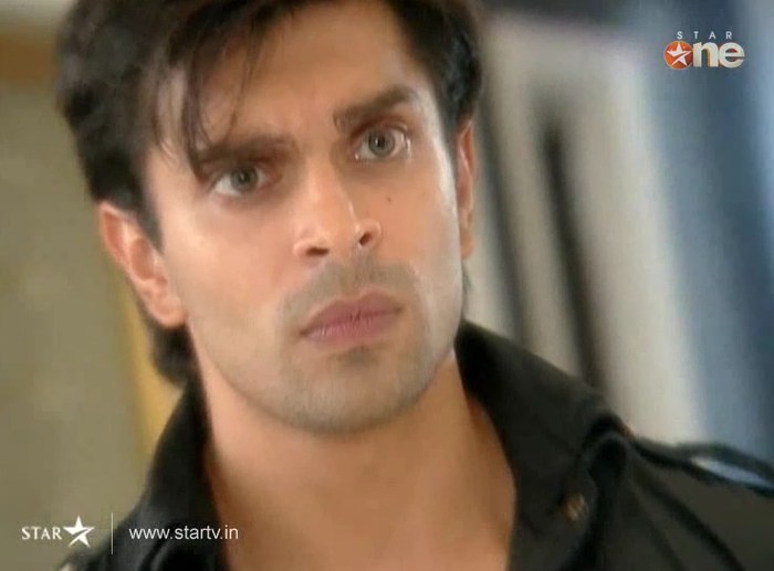 bJmc8 - DILL MILL GAYYE KaSh as ArSh Hotel Lobby Scene Capz