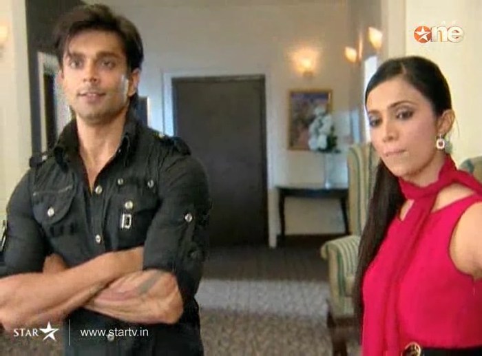 ewxCM - DILL MILL GAYYE KaSh as ArSh Hotel Lobby Scene Capz
