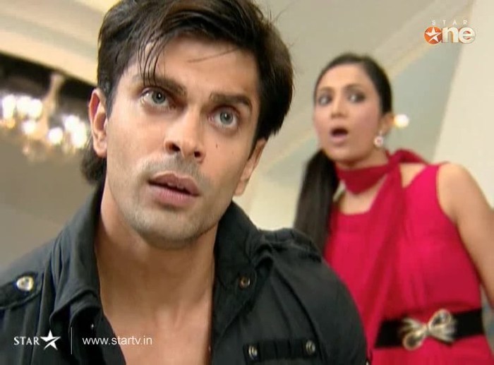 F8UgT - DILL MILL GAYYE KaSh as ArSh Hotel Lobby Scene Capz