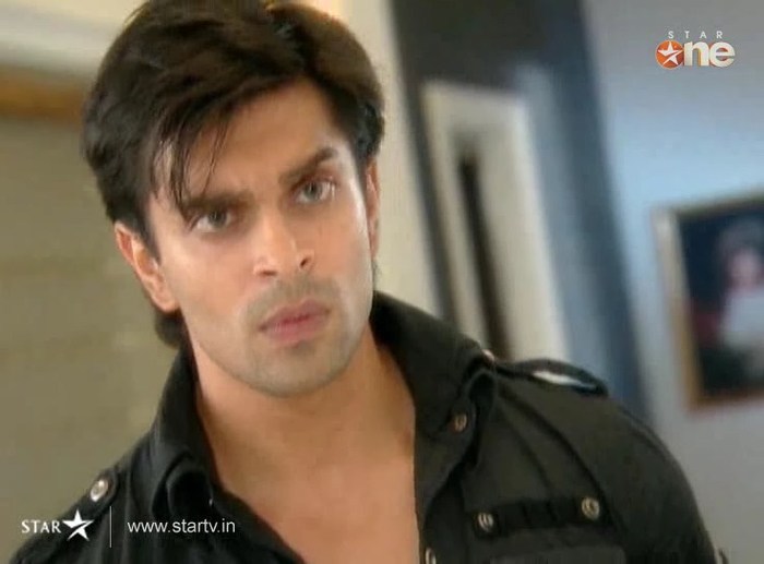 qebR9 - DILL MILL GAYYE KaSh as ArSh Hotel Lobby Scene Capz