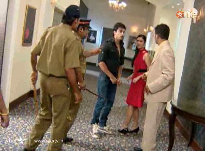 0RMDY - DILL MILL GAYYE KaSh as ArSh Hotel Lobby Scene Capz