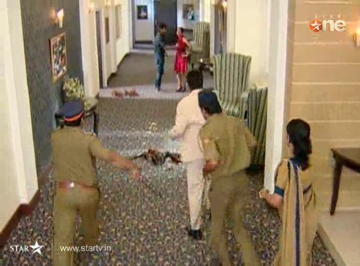 4e1Xz - DILL MILL GAYYE KaSh as ArSh Hotel Lobby Scene Capz