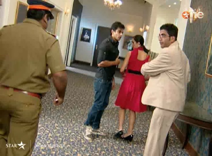 pvIYK - DILL MILL GAYYE KaSh as ArSh Hotel Lobby Scene Capz