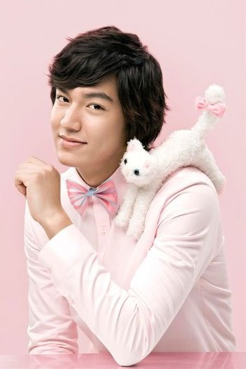 267640_126391590780525_100002290537139_223327_2123398_n - o Lee Min Ho o