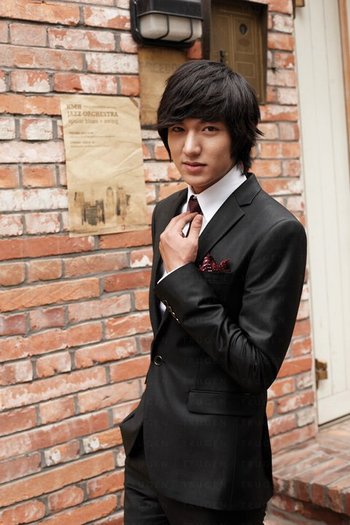 268450_2143273391843_1546485020_3402969_6123125_n - o Lee Min Ho o