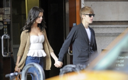  - 2011 Leaving Thai Restaurant Siam In New York City With Selena Gomez June 30