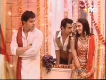 Postat de HindiFanPage (325)