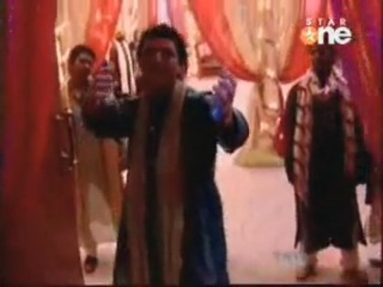 Postat de HindiFanPage (396)