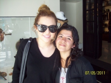 normal_002 - Gypsy Heart Tour - Miley and her team with the fans in Argentina