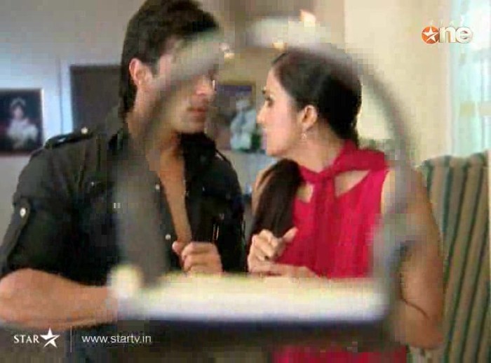 xq9HV - DILL MILL GAYYE KaSh as ArSh Hotel Lobby Scene Capz