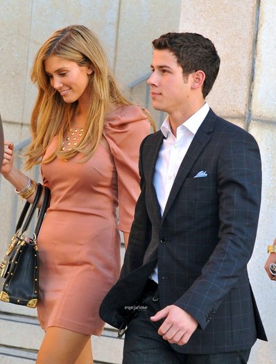 Nick-Jonas-2011-nick-jonas-23313280-1517-2000 - Nick and Delta Dunarii