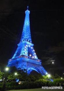 image-2008-09-1-4180234-46-turnul-eiffel-becurile-stinse-pentru-protejarea-mediului - turnul eiffel