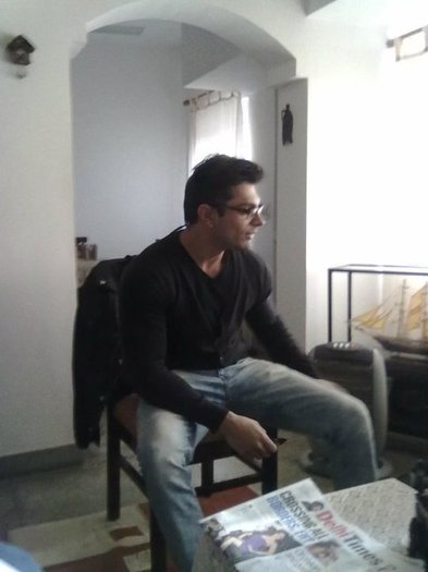 hom12 - Karan Singh Grover at his home January 17 2011