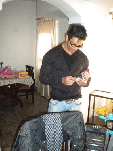 hom17 - Karan Singh Grover at his home January 17 2011