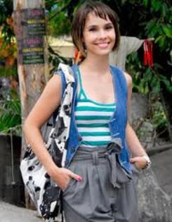 a - Debora Falabella