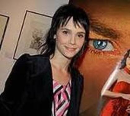 images (4) - Debora Falabella