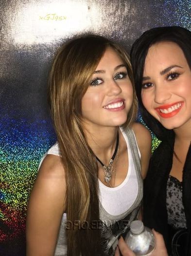 glitter miley and demi - Glitter Miley