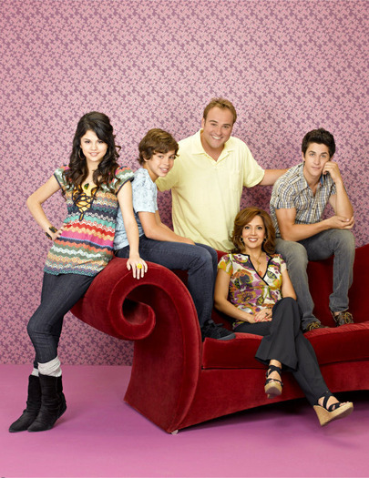 The-Wizards-of-Waverly-Place-Cast-disney-channel-11728978-618-800
