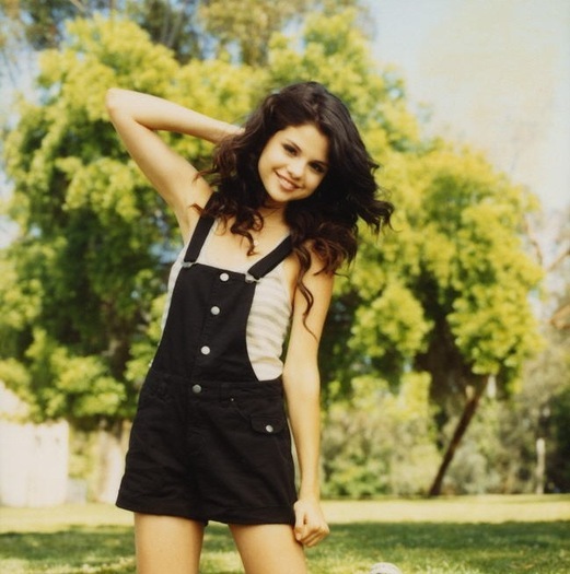 2 - Selena Gomez-sedinta foto 2