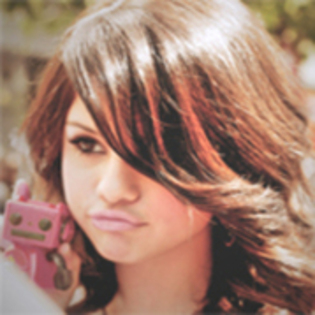 38883931_HHRJSFITO - 0-Selena este favorita sefilor de la disney-0