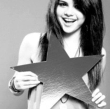 38977221_KTGSXZKSB - 0-Selena este favorita sefilor de la disney-0