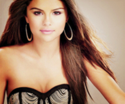 38977214_DTRUCDRLT - 0-Selena este favorita sefilor de la disney-0