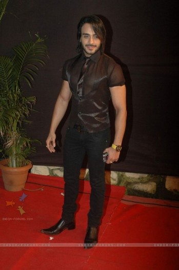 138669-angad-hasija-at-the-gold-awards-at-film-city