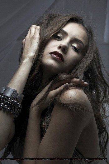 1b-400x600 - album nina dobrev