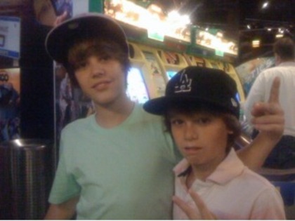 6772681 - justin and catlin beadles