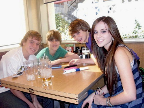 28376572_JWKGIMBYY - justin and catlin beadles